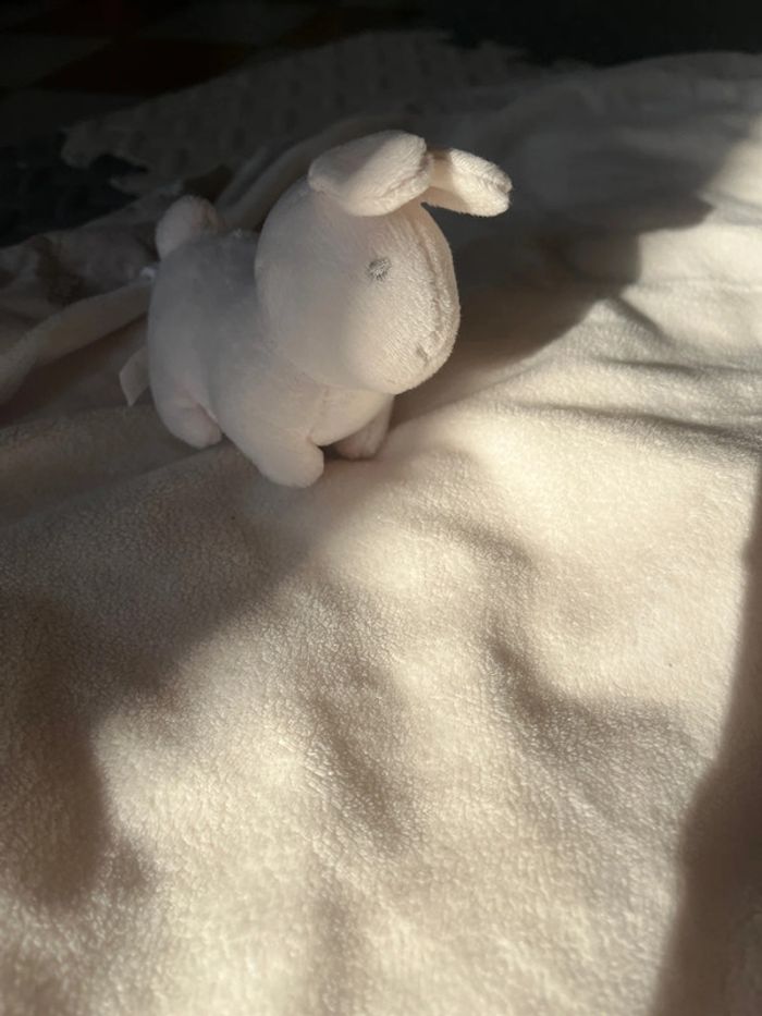 Tapis de Sol Maison du monde Lapin petit cœur d’amour beige - photo numéro 5