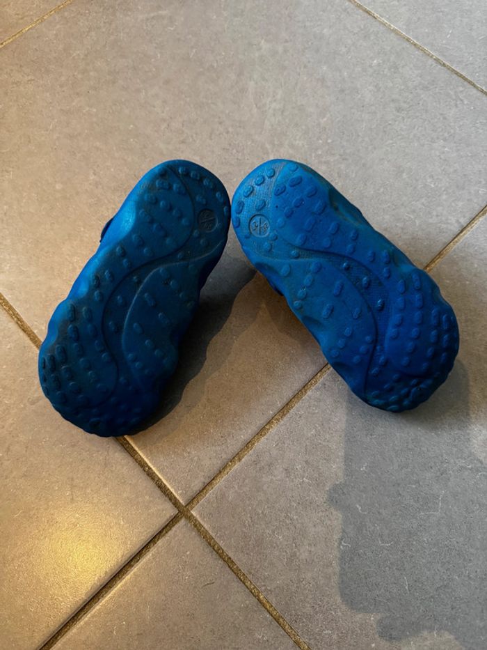 Sandales / Mules en plastique (type Crocs) - Paw Patrol - Chase / Tricerapups - Bleu marine - 26/27 - photo numéro 4