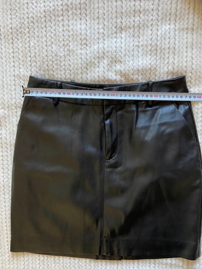Jupe simili cuir / Taille 38 - photo numéro 9