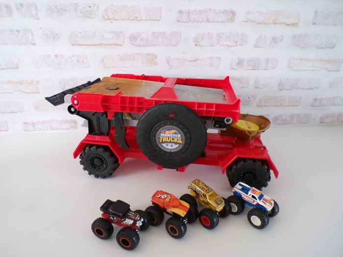 Piste géante - Camion de Monster trucks - Hot Wheels - Hotwheels