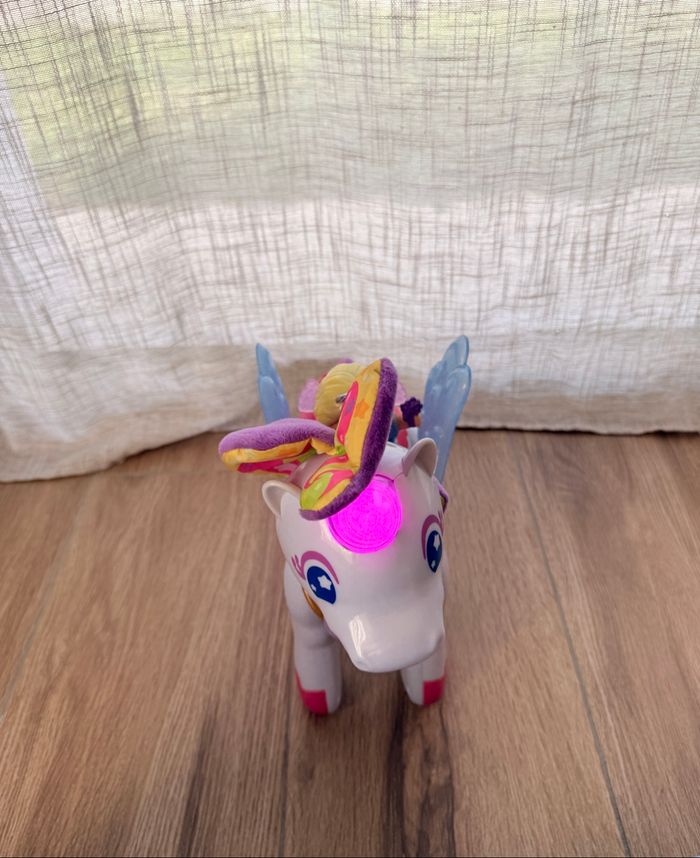 Azalée la licorne arc-en-ciel enchantée et Chloé la Reine des fées Tut tut copain - photo numéro 8