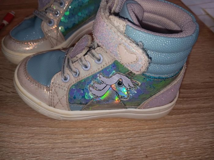 Jolie Basket Licorne taille 23 - photo numéro 2