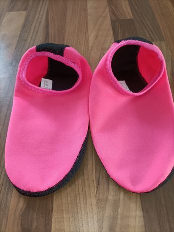 Chaussettes aquatiques neuves roses 38