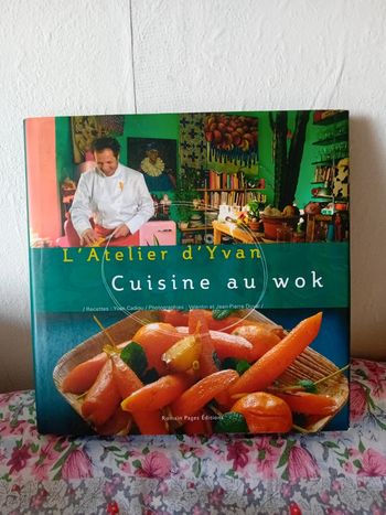 Livre cuisine en wok