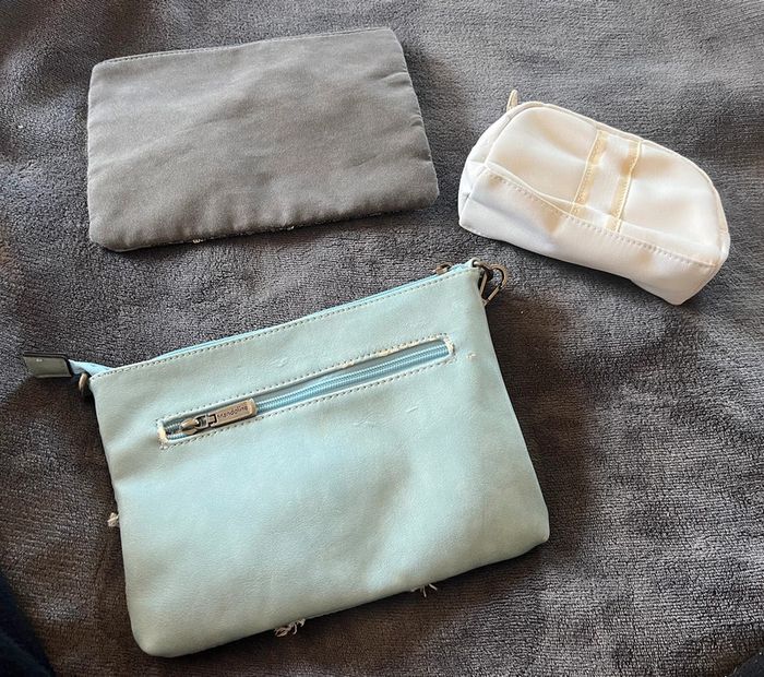 Lot de trois pochettes trousses en bon état juste la bleu jean un peu abîmer voir photos - photo numéro 2