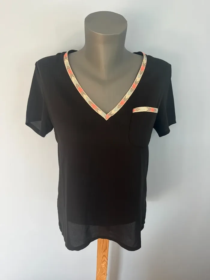 T-shirt manches courtes noir Sweed Paris taille 2 – transparent partiel, bandeau coloré & poche cœur