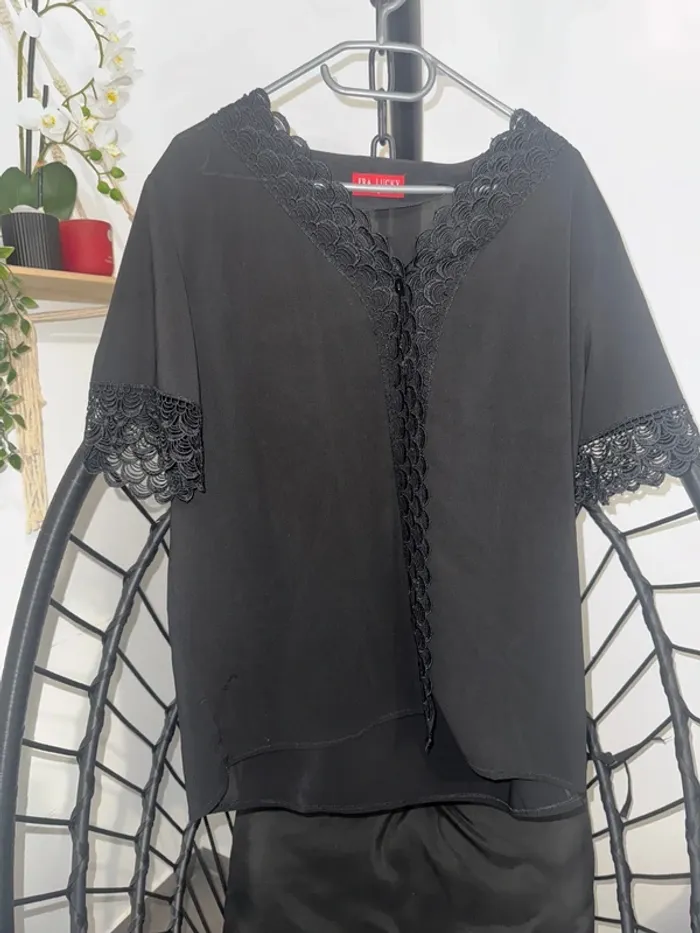 Chemisier femme noir léger – Taille L – Élégant et confortable