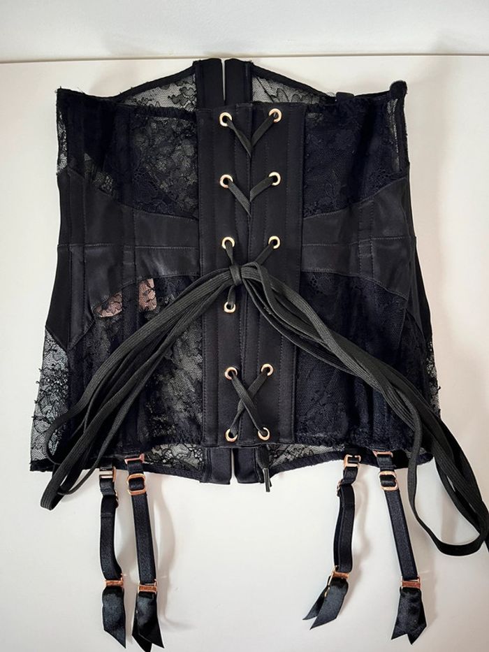 Corset dentelle porte-jarretelles noir Agent Provocateur - photo numéro 2