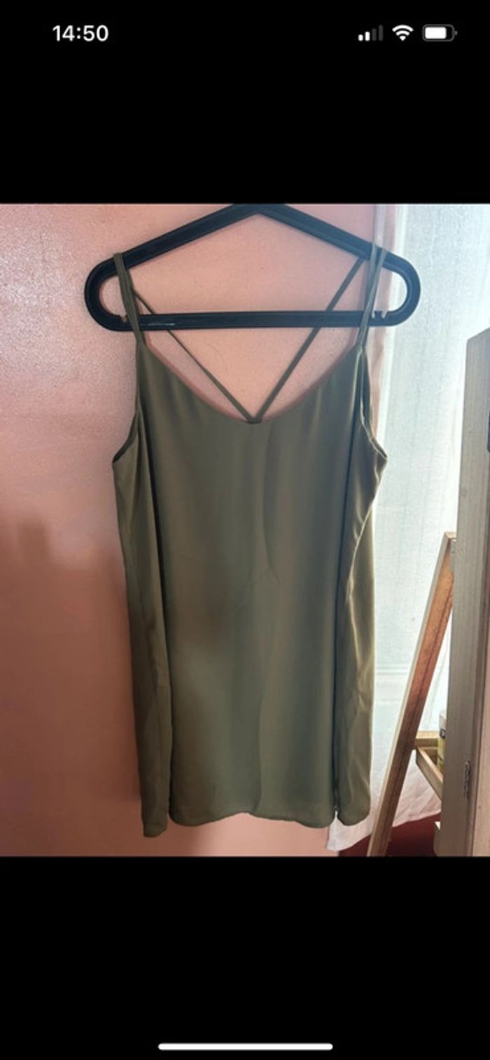 Robe verte kaki