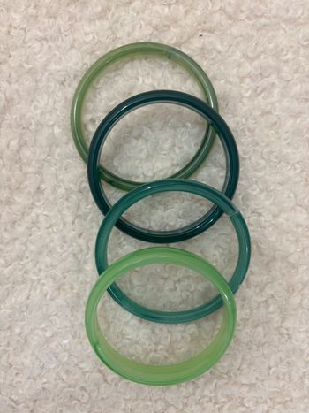 lot de 4 bracelets joncs dans des tons de vert