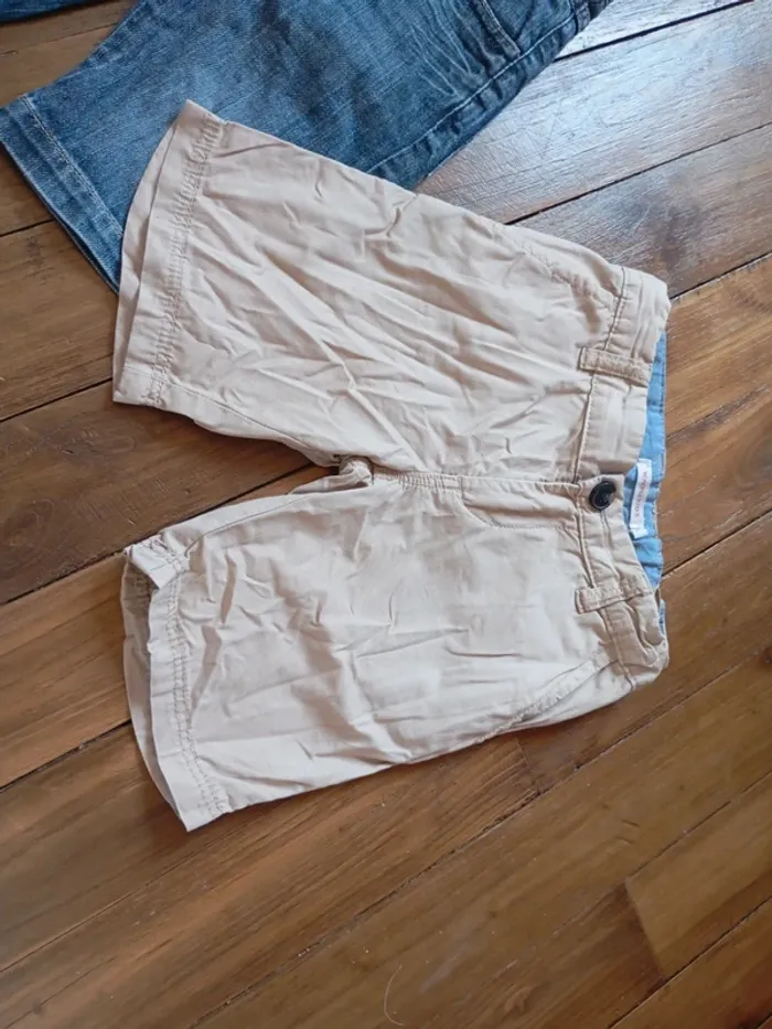 Lots deux shorts 4 ans - photo numéro 2