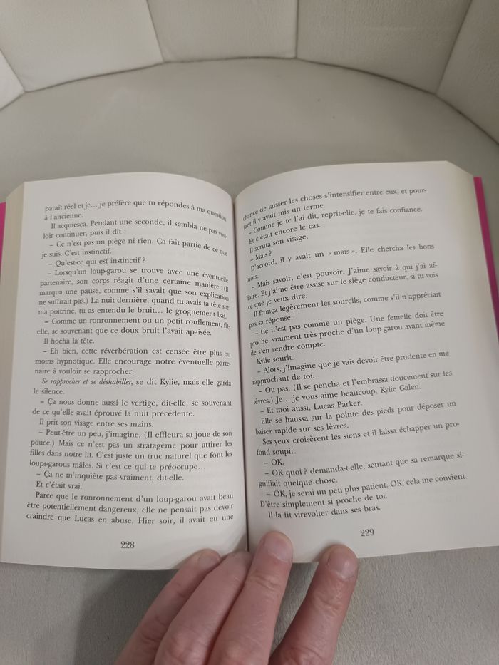 Livre " Nés à minuit tome 3 " - photo numéro 4