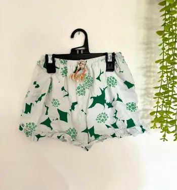 Très jolie short pour petite fille