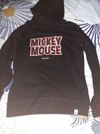 Pull a capuche disney  taille 10ans