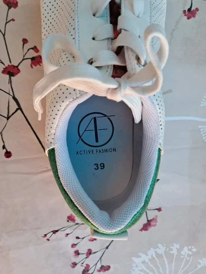 Belle paire de Baskets blanches avec détails pailletés - T39 - Active Fashion - photo numéro 4