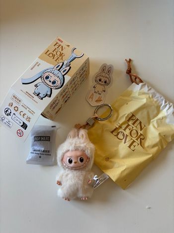 PopMart Labubu The Monsters Pin For Love « A »
