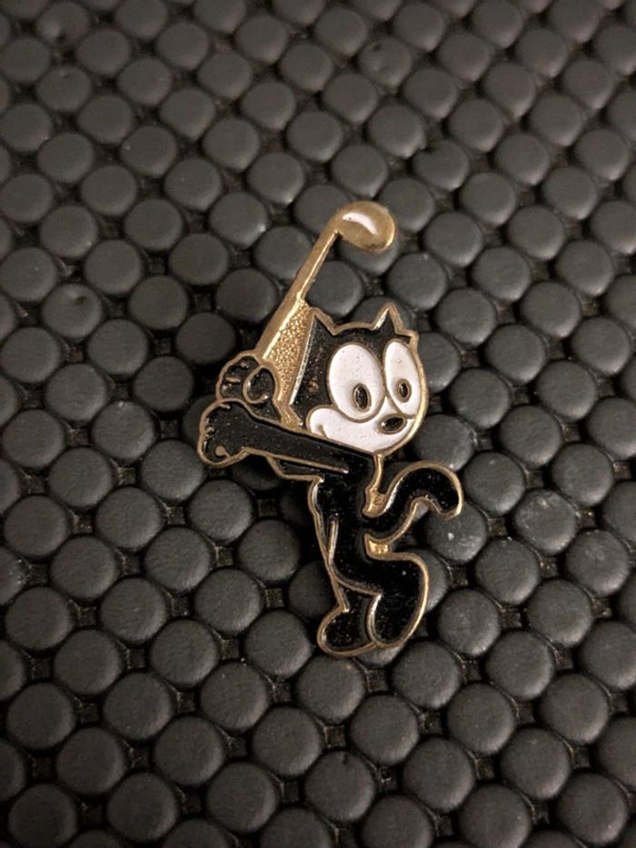 Pin's Félix le chat golf