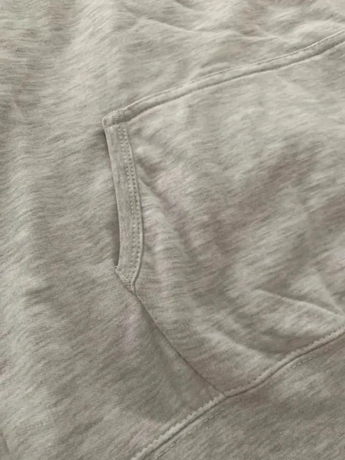 Sweat à capuche gris clair basique – très bon état, taille M - photo numéro 3