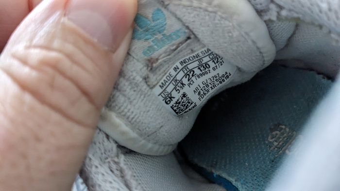 Lot 2 paires baskets Adidas T22 Bon état - photo numéro 7