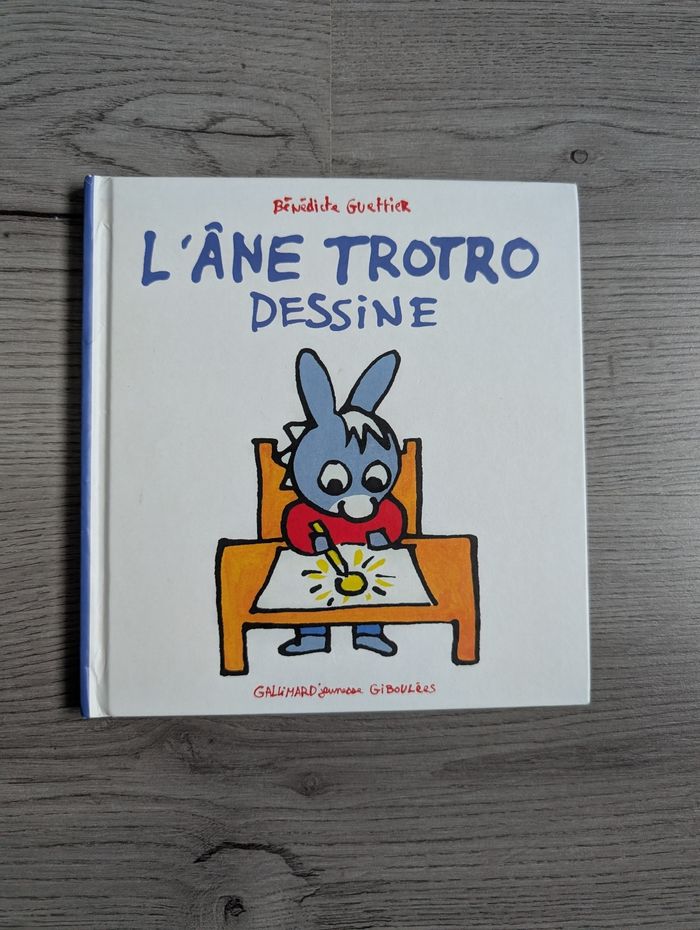L'âne Trotro dessine