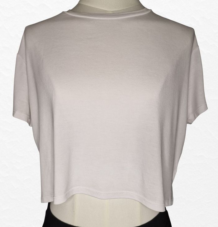 T-shirt court Stradivarius – M – Blanc – État : Très bon - photo numéro 3