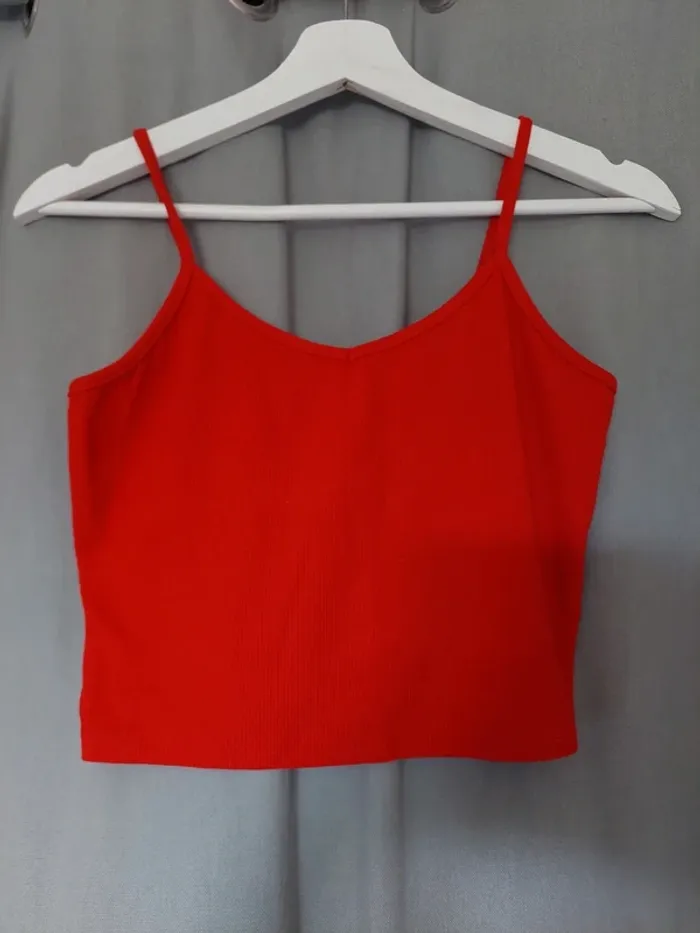 Débardeur rouge Shein – Col V – Taille M – Très bon état - photo numéro 2