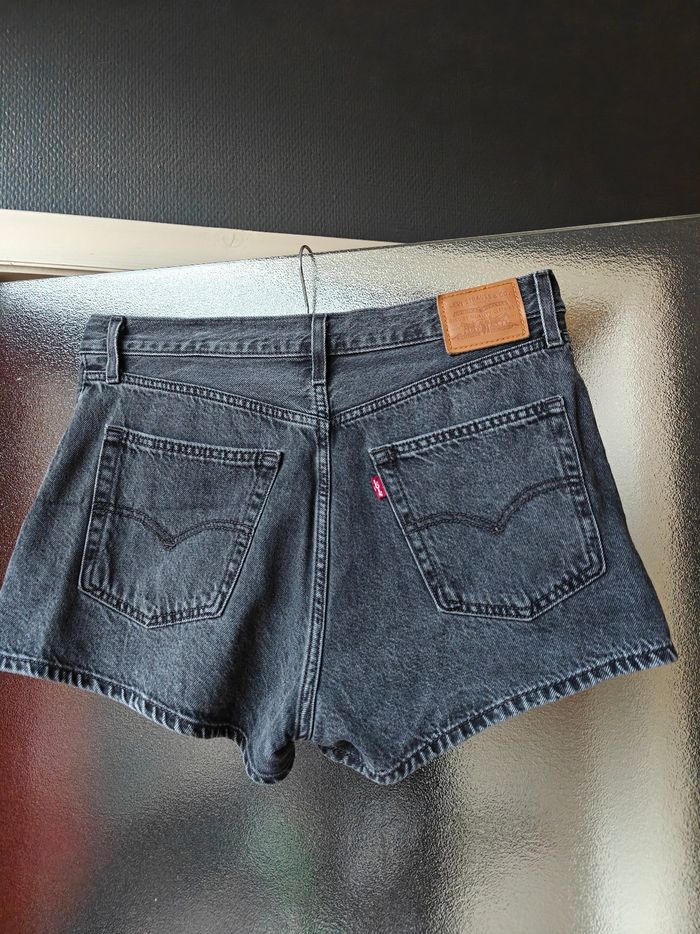 Jupe short Levi's en jeans noir - photo numéro 3