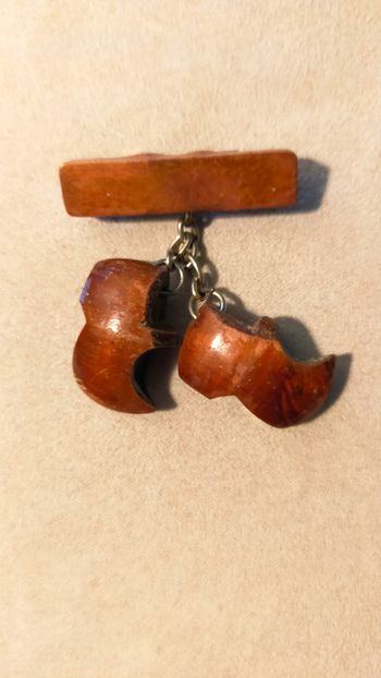 Broche sculptée bois articulé - Collection Terres d’Ailleurs