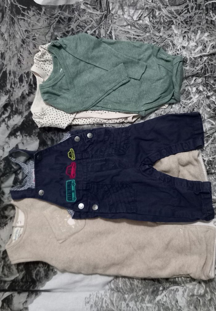 2 Salopettes 6 mois + 2 Body 6 mois