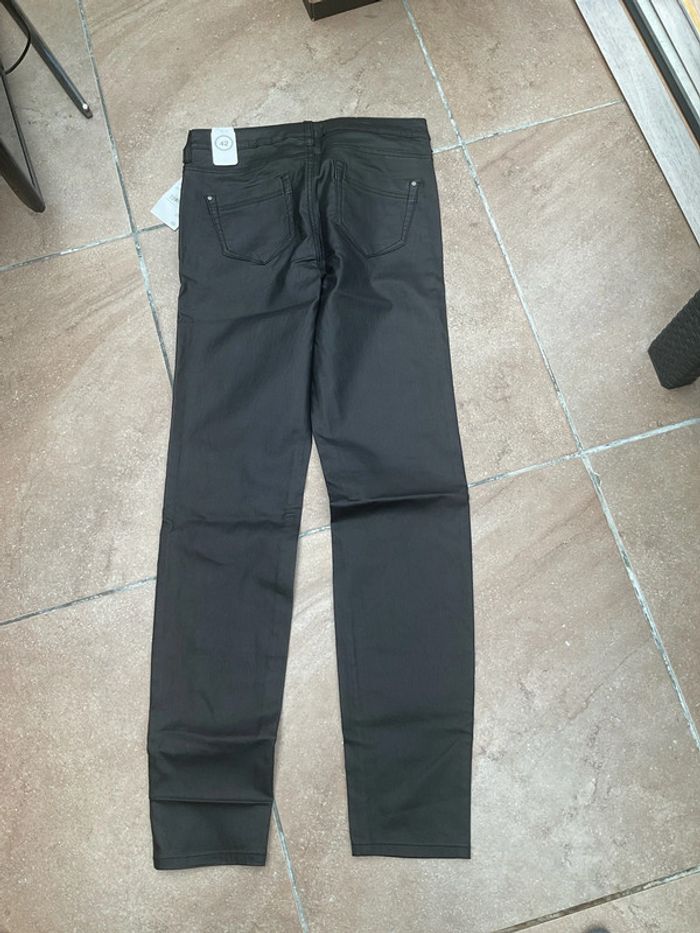 Pantalon noir effet huilé neuf T42 (n°53) - photo numéro 2