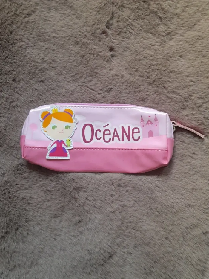 Petite trousse prénom " Océane " Neuf, jamais servis. - photo numéro 2