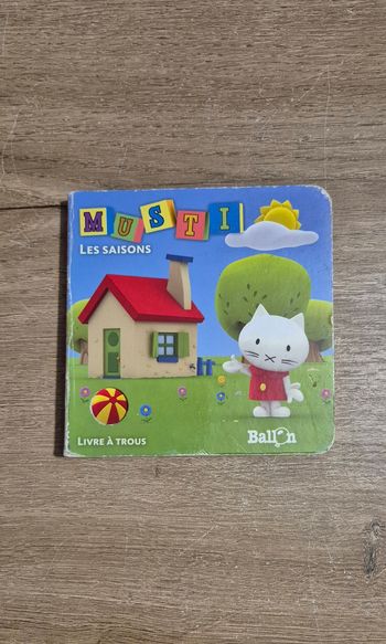 Livre à trous : Musti : Les saisons