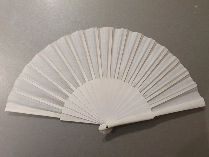 Éventail blanc