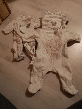 3 pyjamas en 1 mois