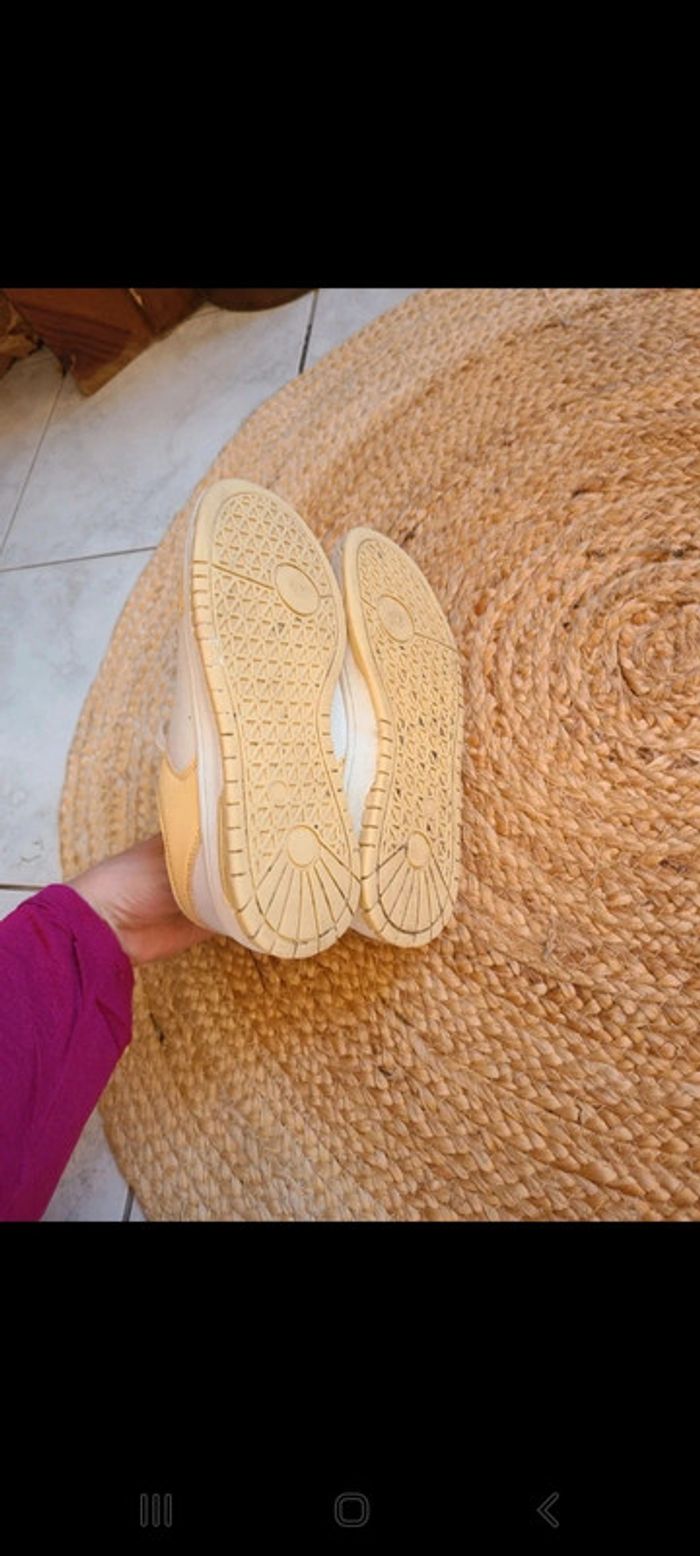 Baskets jaune et blanche - photo numéro 6