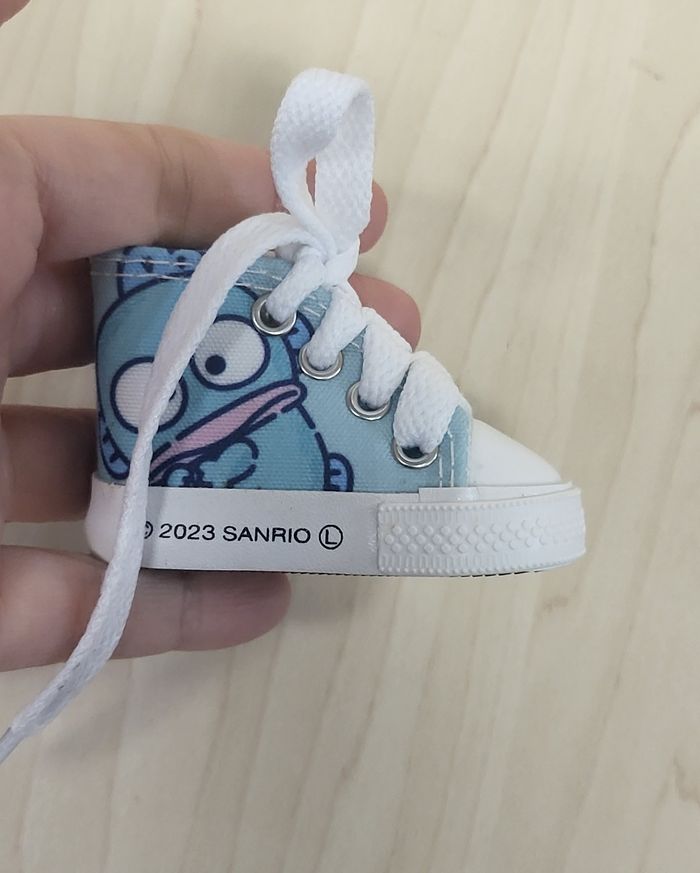 Porte-clé Sanrio Sneaker Hangyodon - photo numéro 3