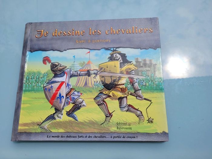 Livre Je dessine les Chevaliers 🛡 livre à pochoirs, grand format (39) - photo numéro 2