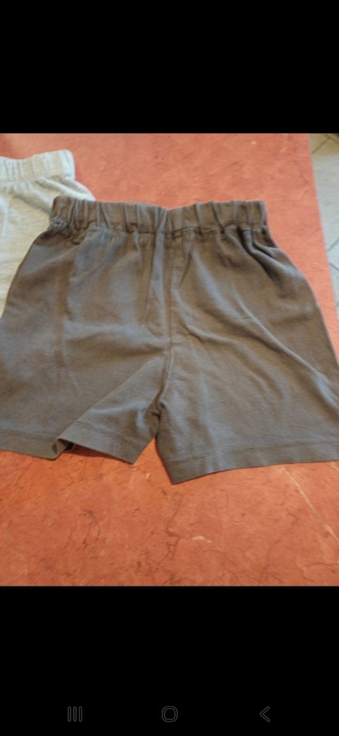 Lot de 4 shorts garçon taille 4 ans - photo numéro 4