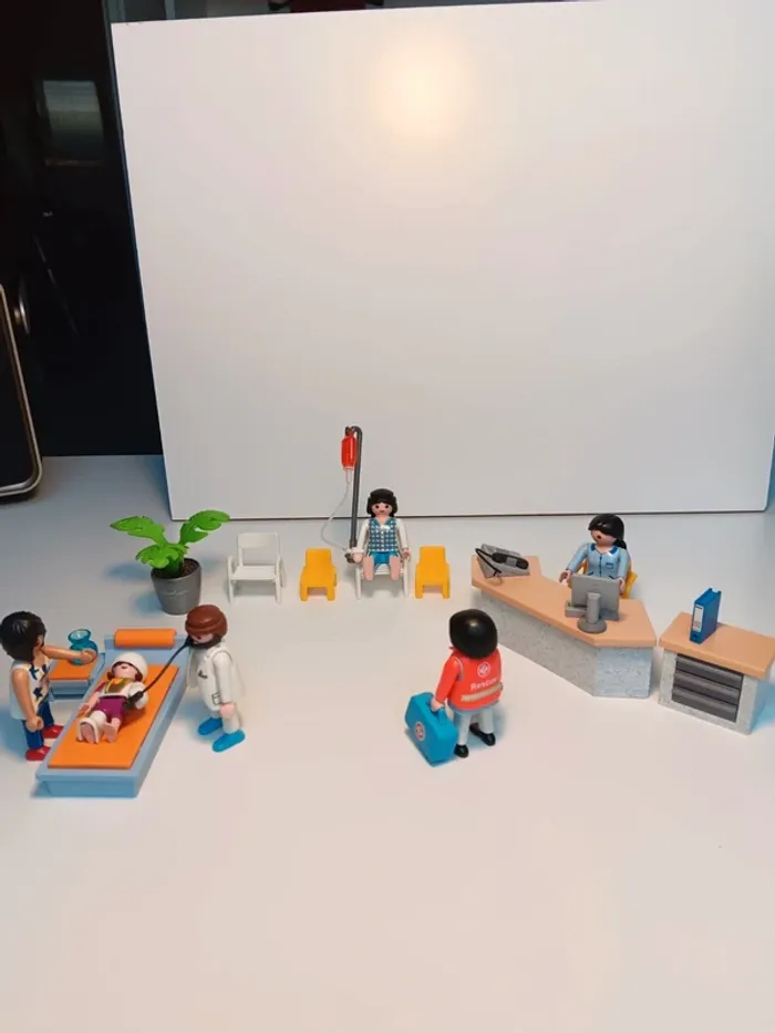 Lot figurines playmobil accueil service des urgences