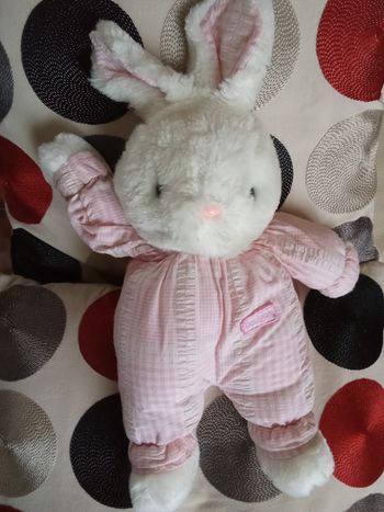 doudou lapin blanc et rose clair corps tissu rayé rayures  il est d'occasion  lapine lapereau de la marque Boulgom 