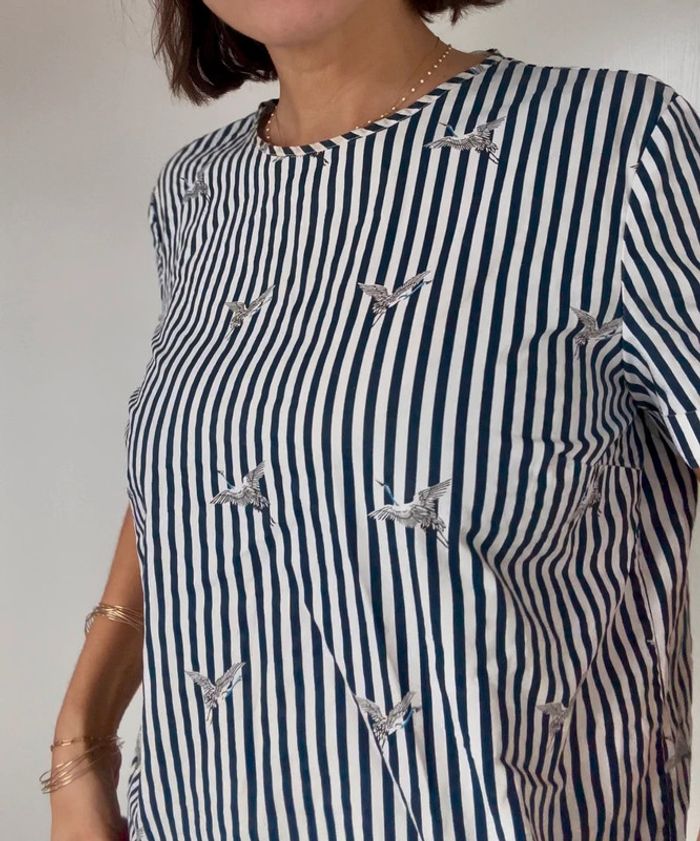 Top court rayé bleu et blanc avec des cigognes - taille M - Mango - très bon état - photo numéro 2
