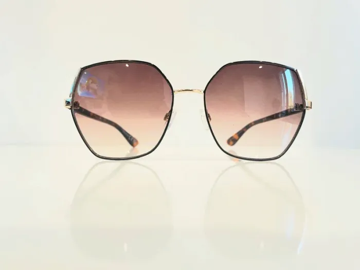 Lunette de soleil femme hexagonale marron et dorée verres dégradés UV protection catégorie 2 - photo numéro 2
