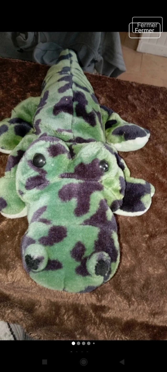 Très belle peluche crocodile lb
