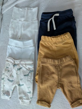 Lot six pantalons taille 1 mois