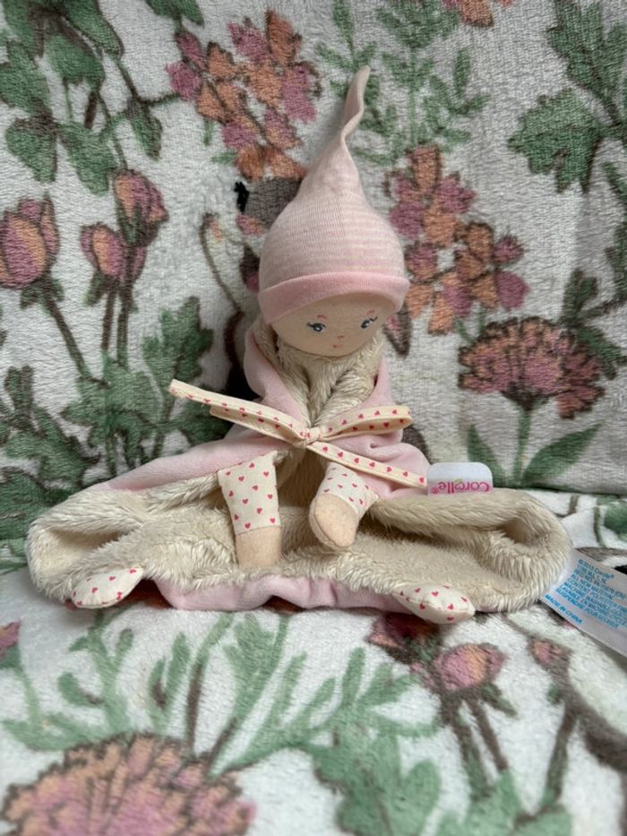 Doudou poupée corolle