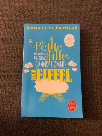 Livre la petite fille qui avait avalé un nuage grand comme la Tour Eiffel