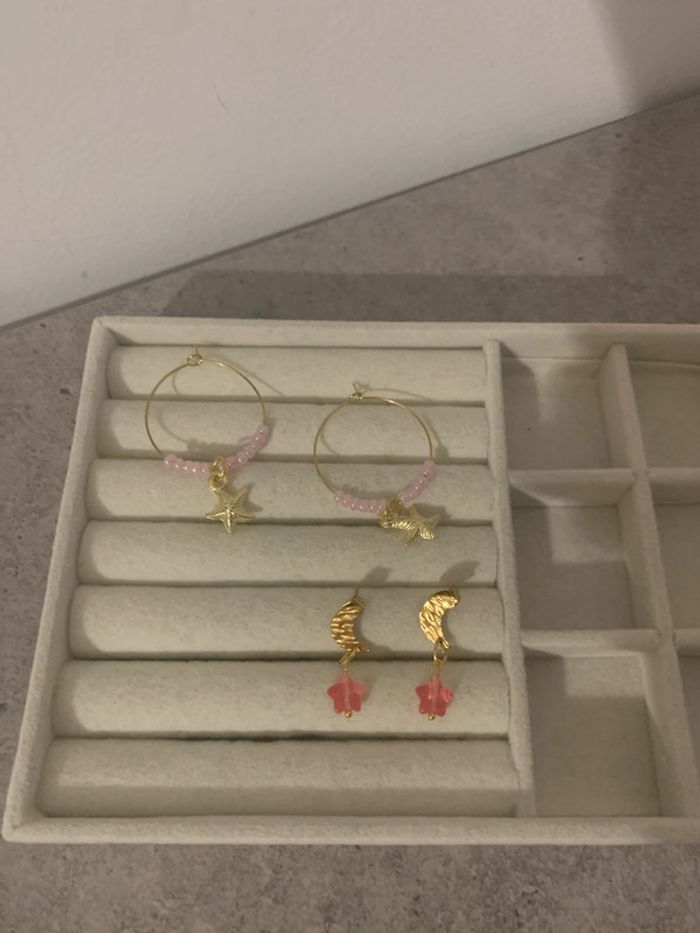 lot deux paires de boucles d'oreilles