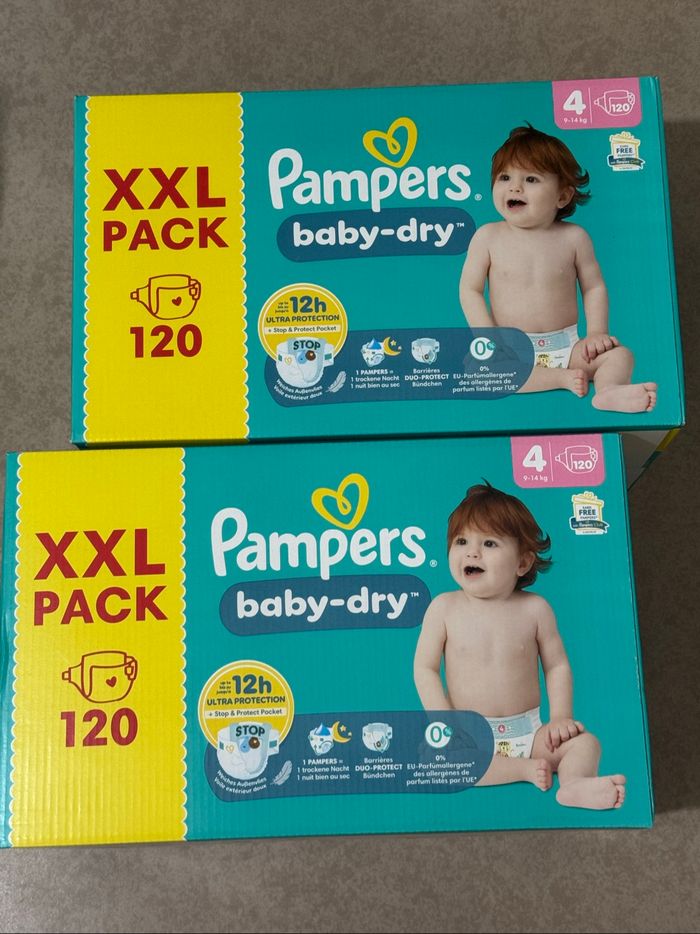 Lot de deux cartons de couches, taille quatre, Pampers Baby Drive