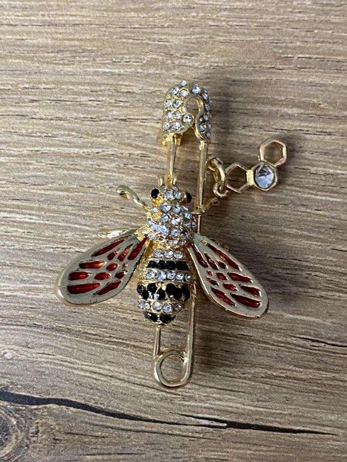 Broche abeille tendances