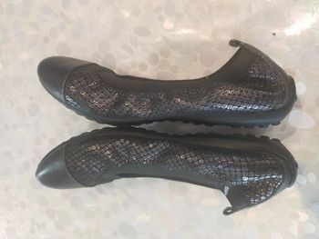 Ballerines élastique noire brillant pointure 32 Geox